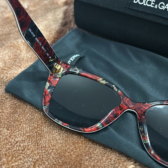 Sunglasses - Picture 3 of 5